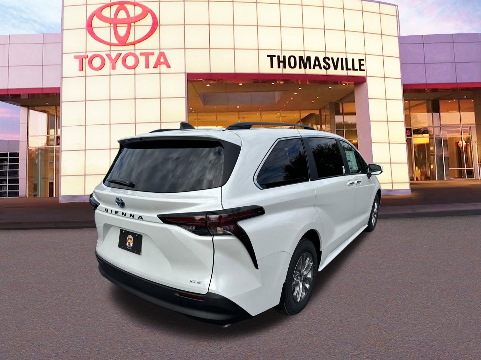 New 2025 Toyota Sienna XLE FWD image 5