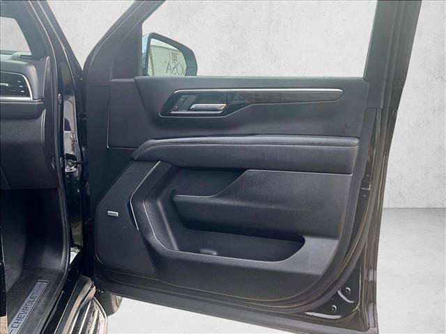 Used 2025 Chevrolet Suburban Premier RWD image 19