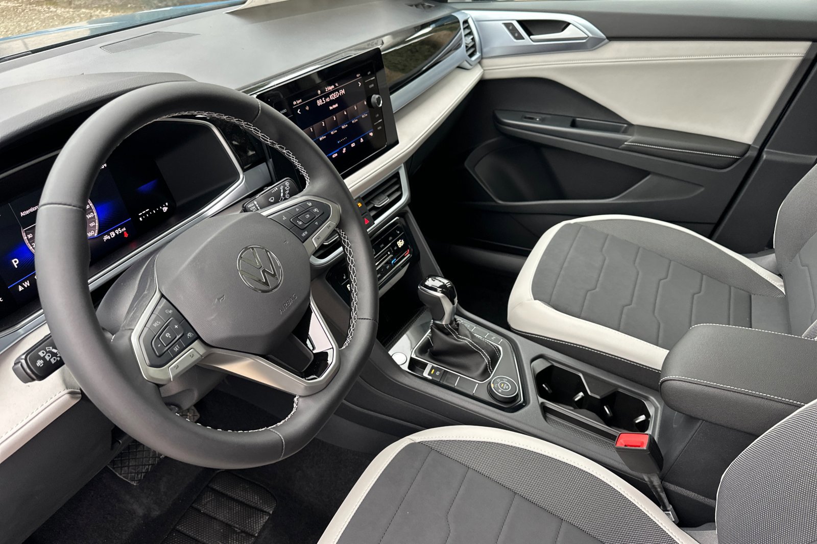 New 2026 Volkswagen Taos SE image 10