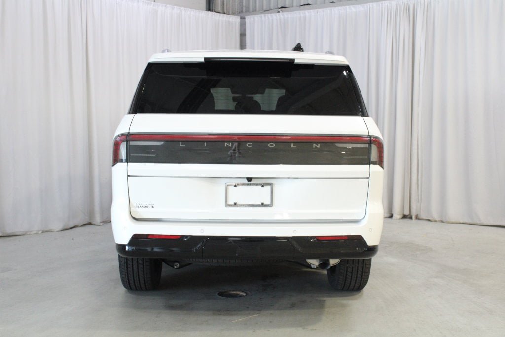 New 2027 Lincoln Navigator Reserve AWD/4WD image 24