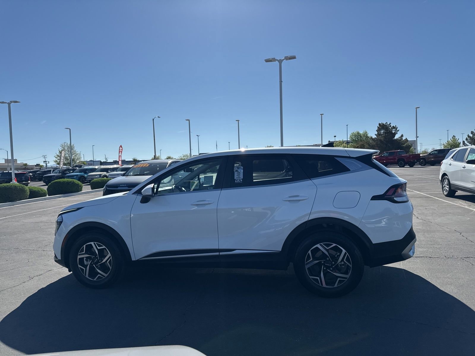 Used 2025 Kia Sportage LX FWD image 10