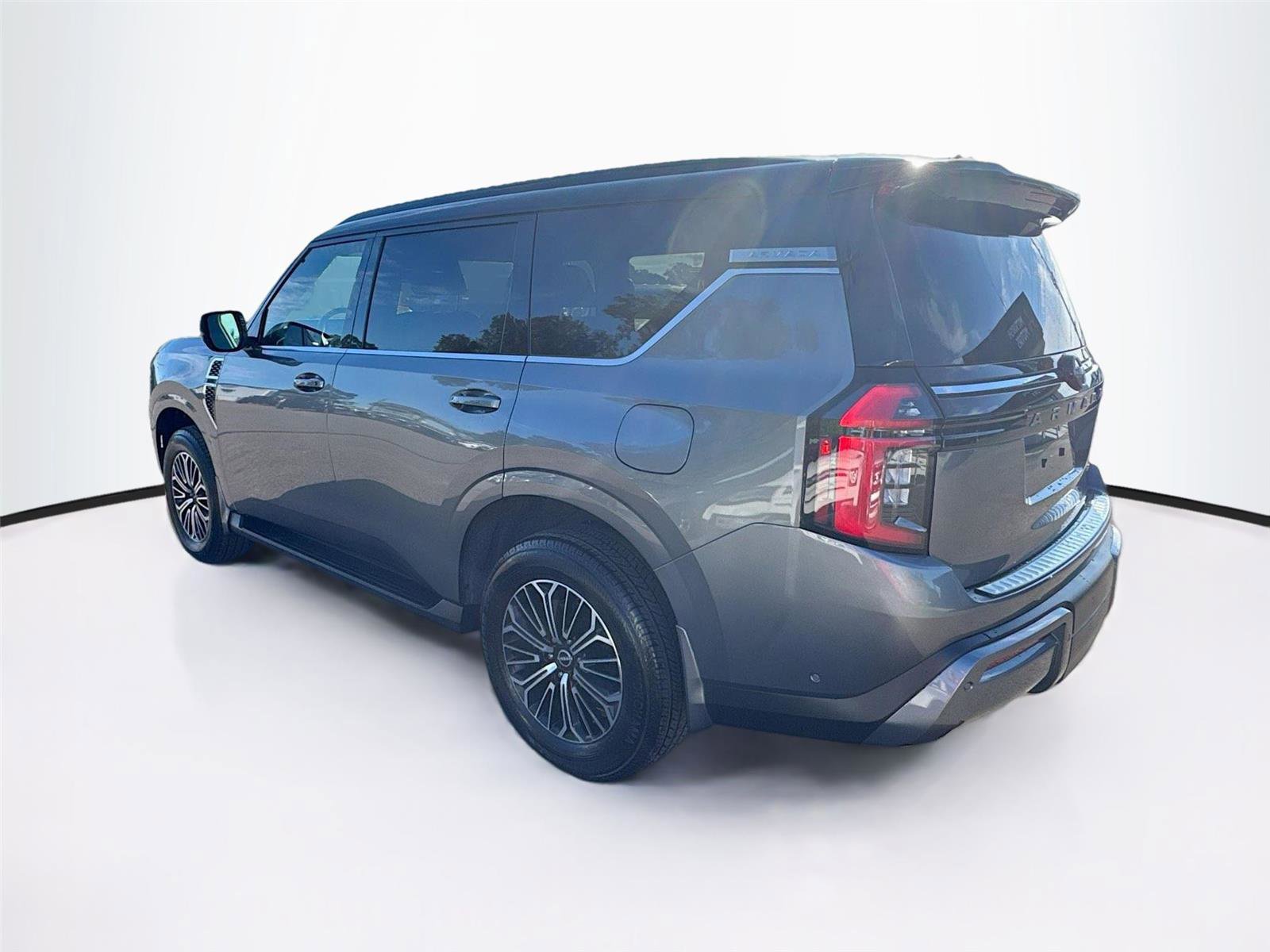 Used 2025 Nissan Armada Platinum image 5