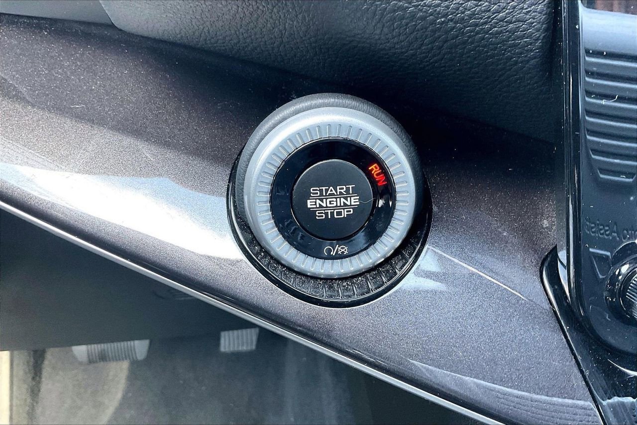 Used 2023 Jeep Wagoneer 4WD w/ Premium Group I image 30