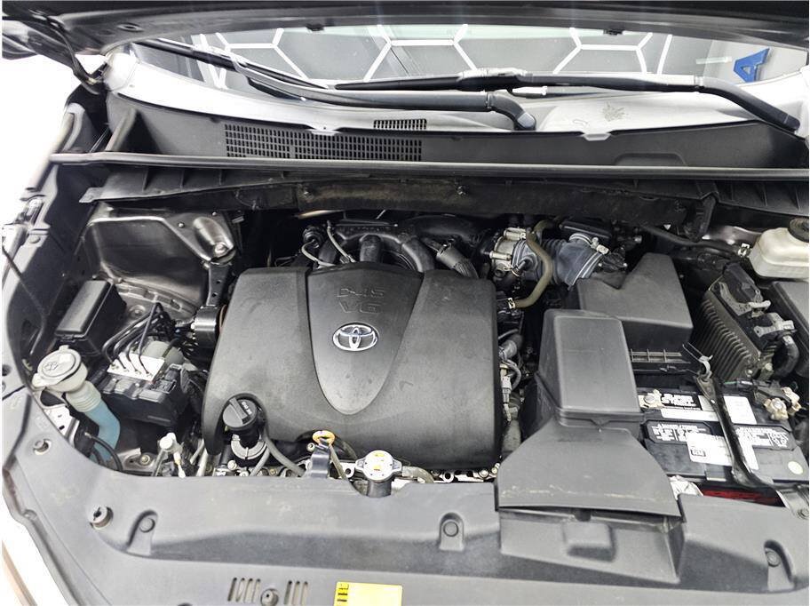 Used 2019 Toyota Highlander XLE FWD image 24