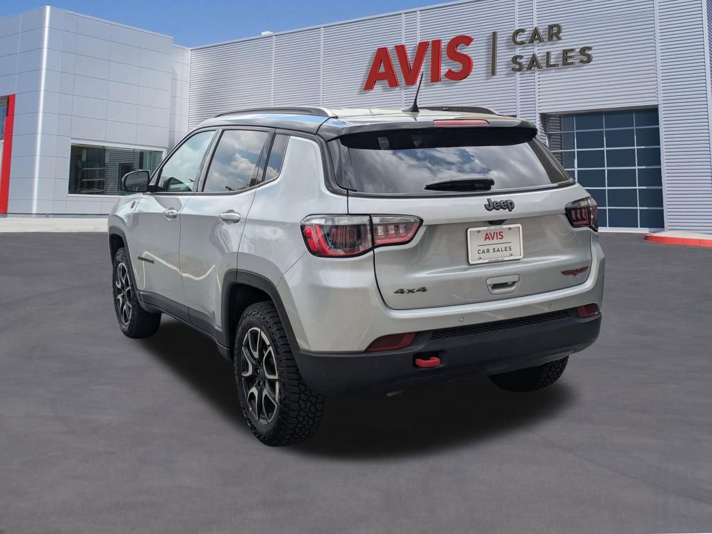 Used 2025 Jeep Compass Trailhawk AWD/4WD image 9