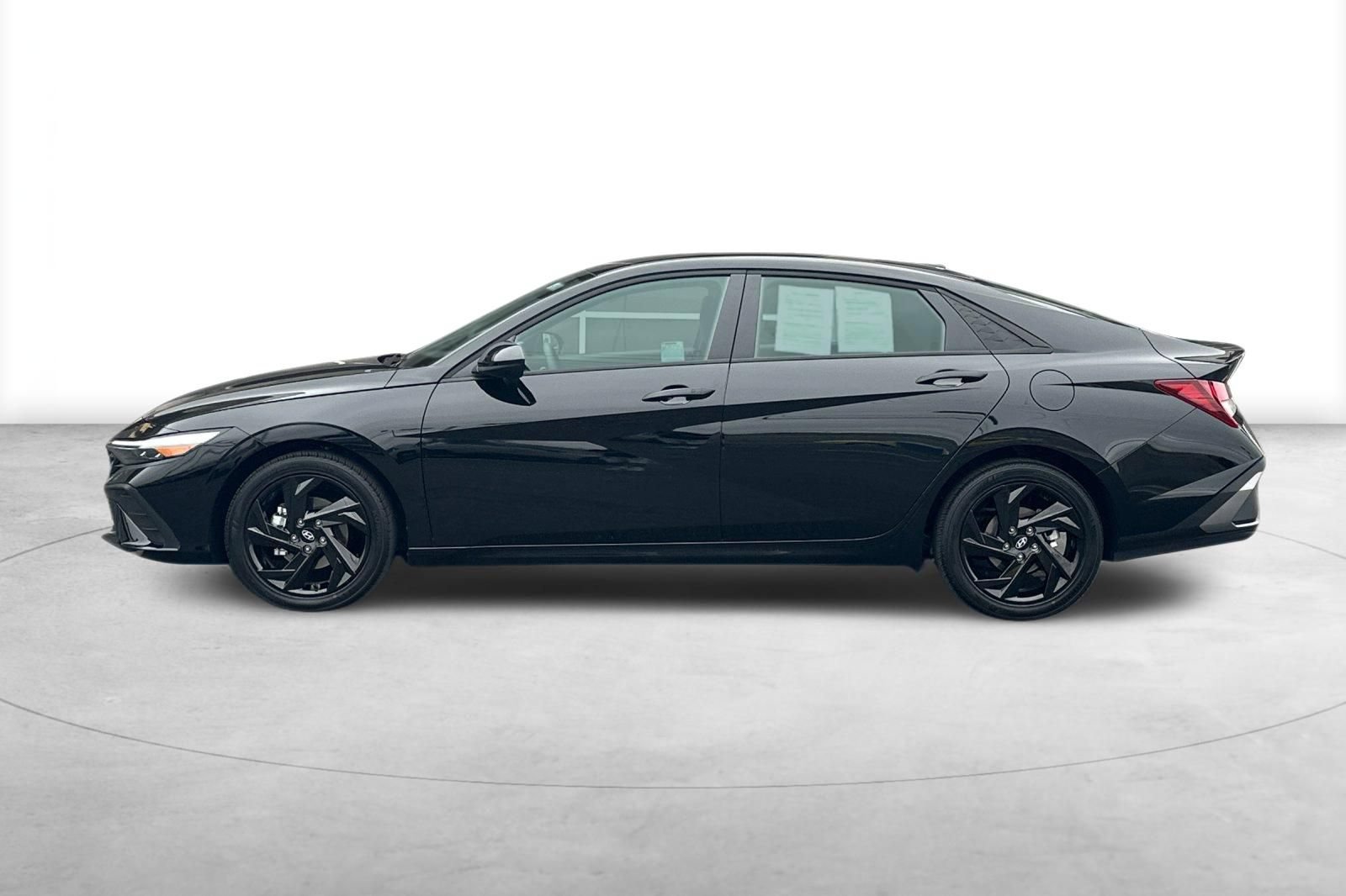 Used 2026 Hyundai Elantra Sport FWD image 3