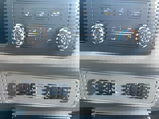 Used 2019 Nissan NV 2500 SV image 18