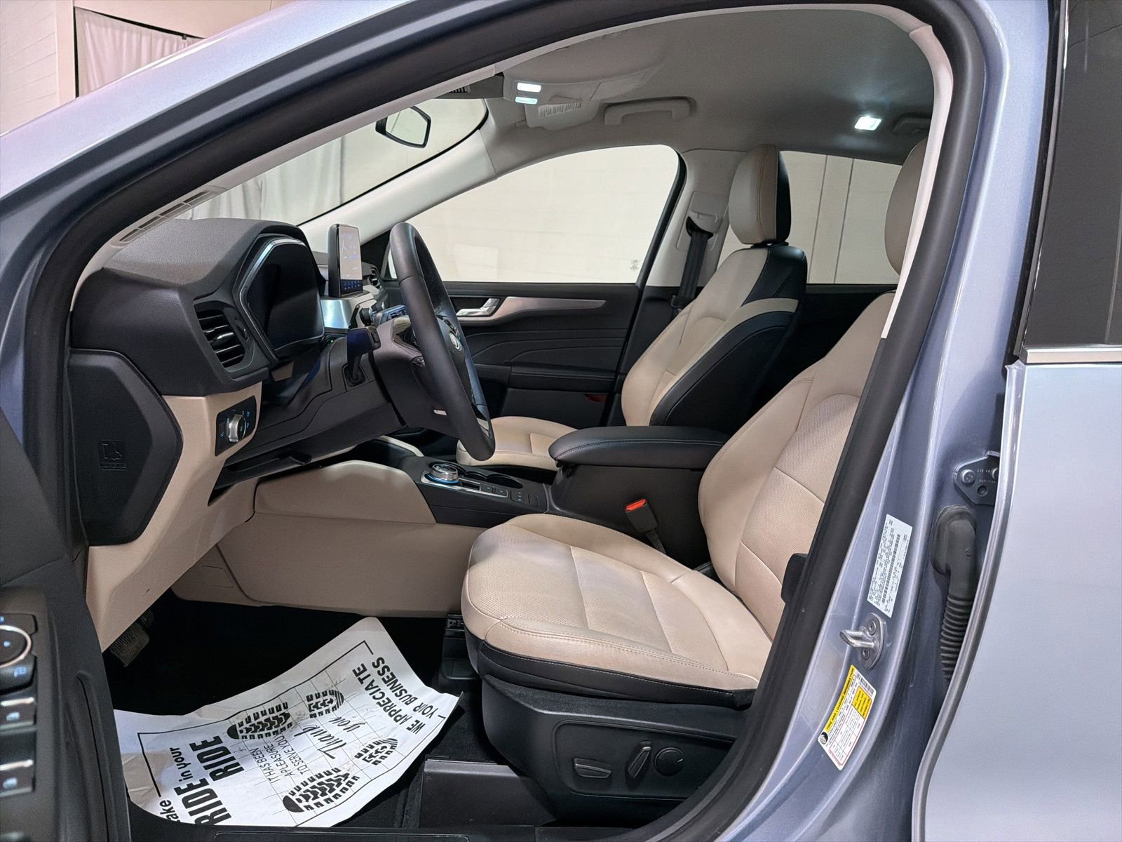 Used 2022 Ford Escape Titanium image 10