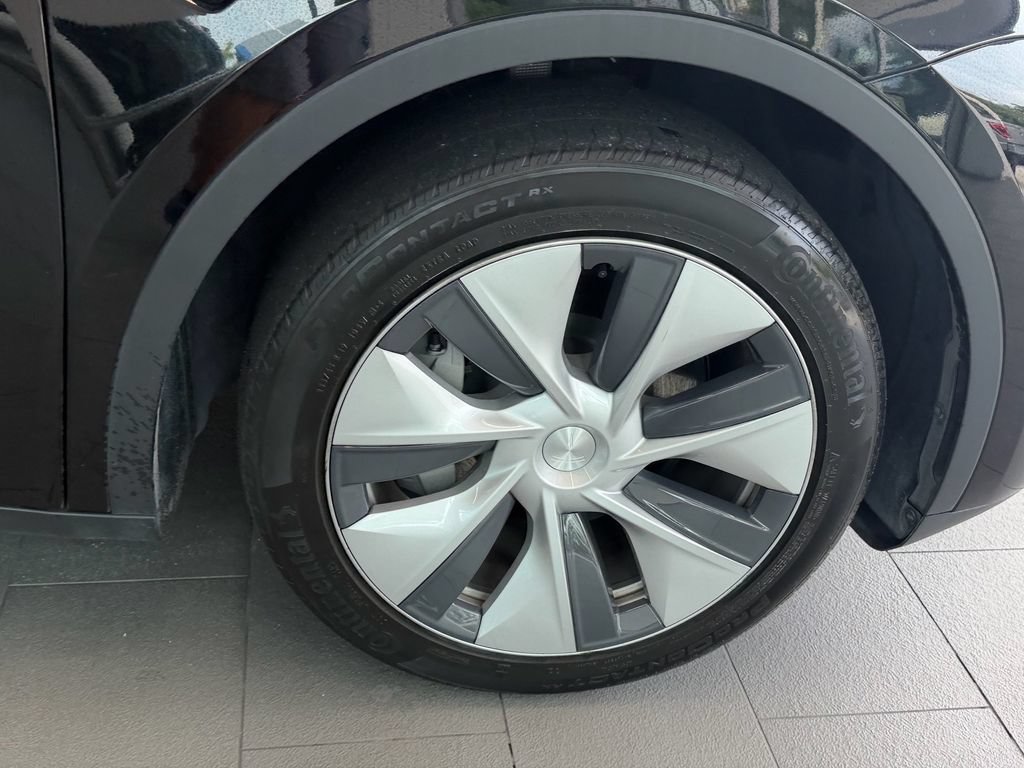 Used 2023 Tesla Model Y 2WD image 16