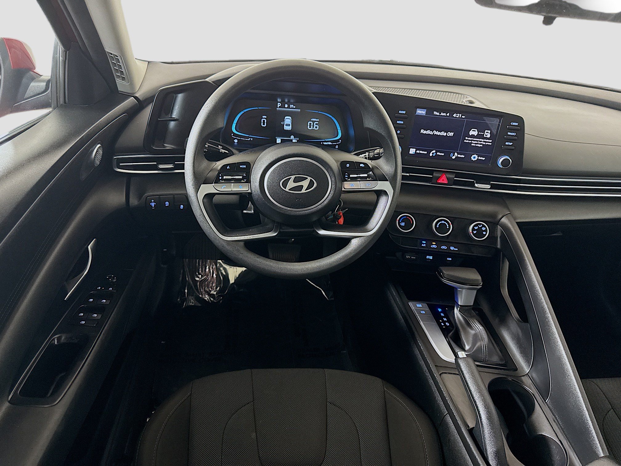 Used 2024 Hyundai Elantra SE FWD image 17