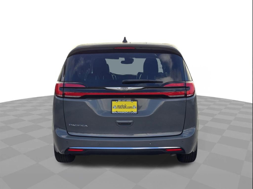 Used 2023 Chrysler Pacifica Touring-L FWD image 5