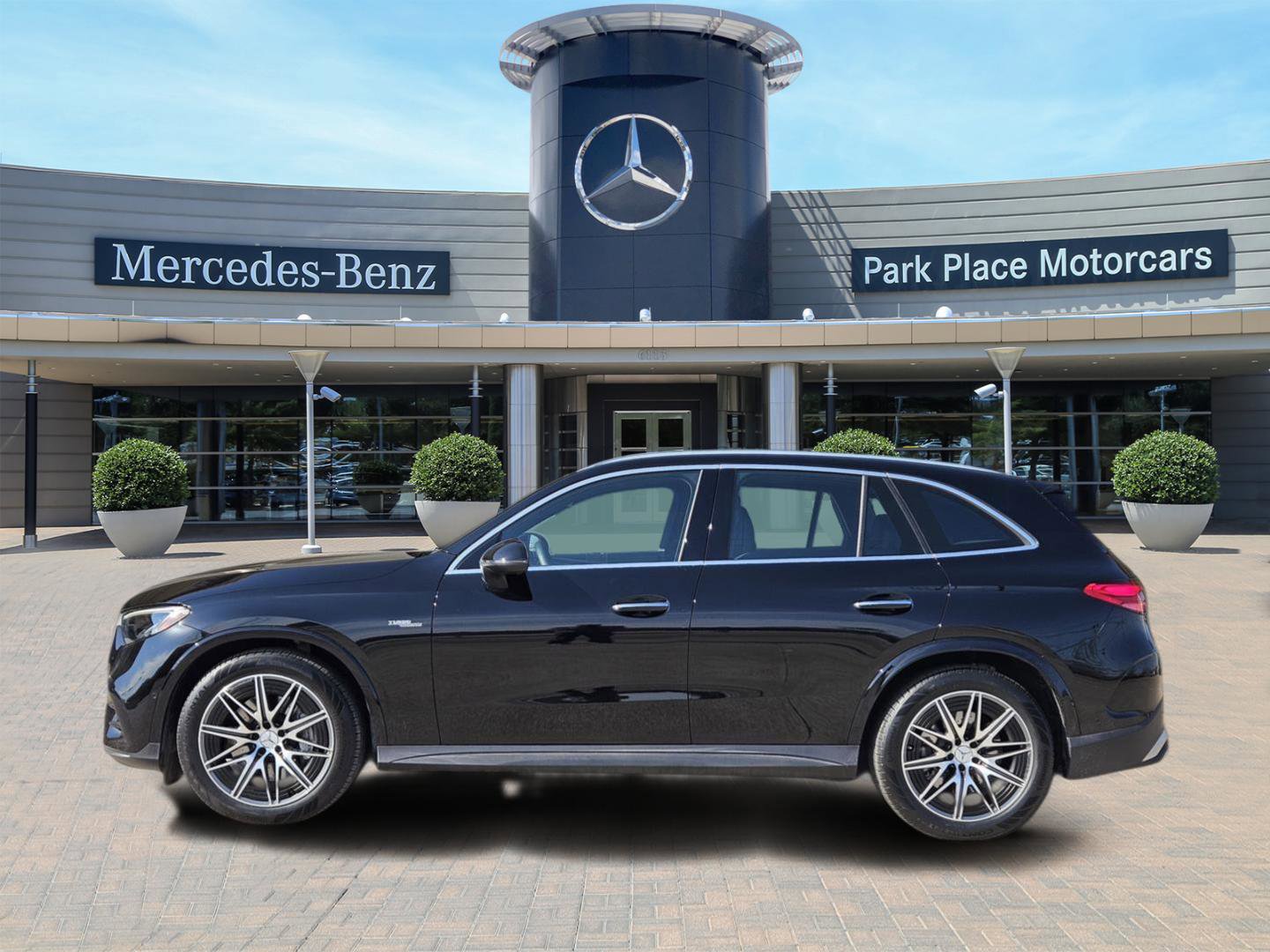 Used 2025 Mercedes-Benz GLC 43 AMG 4MATIC image 3