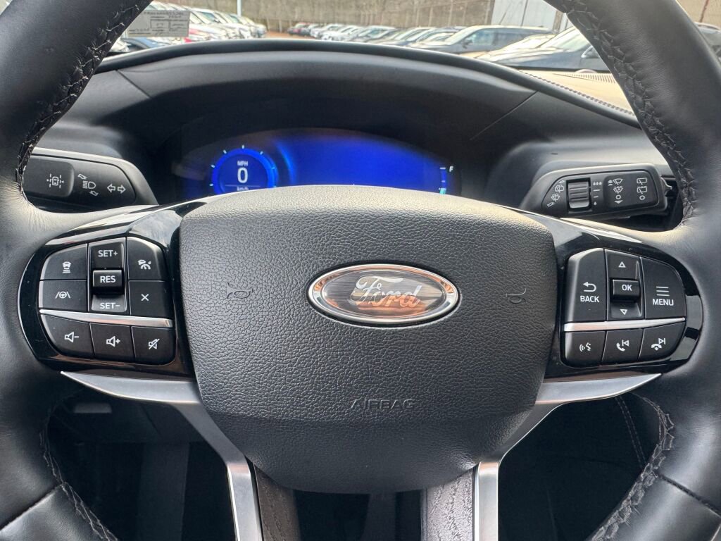 Used 2022 Ford Explorer Platinum w/ Technology Package image 12