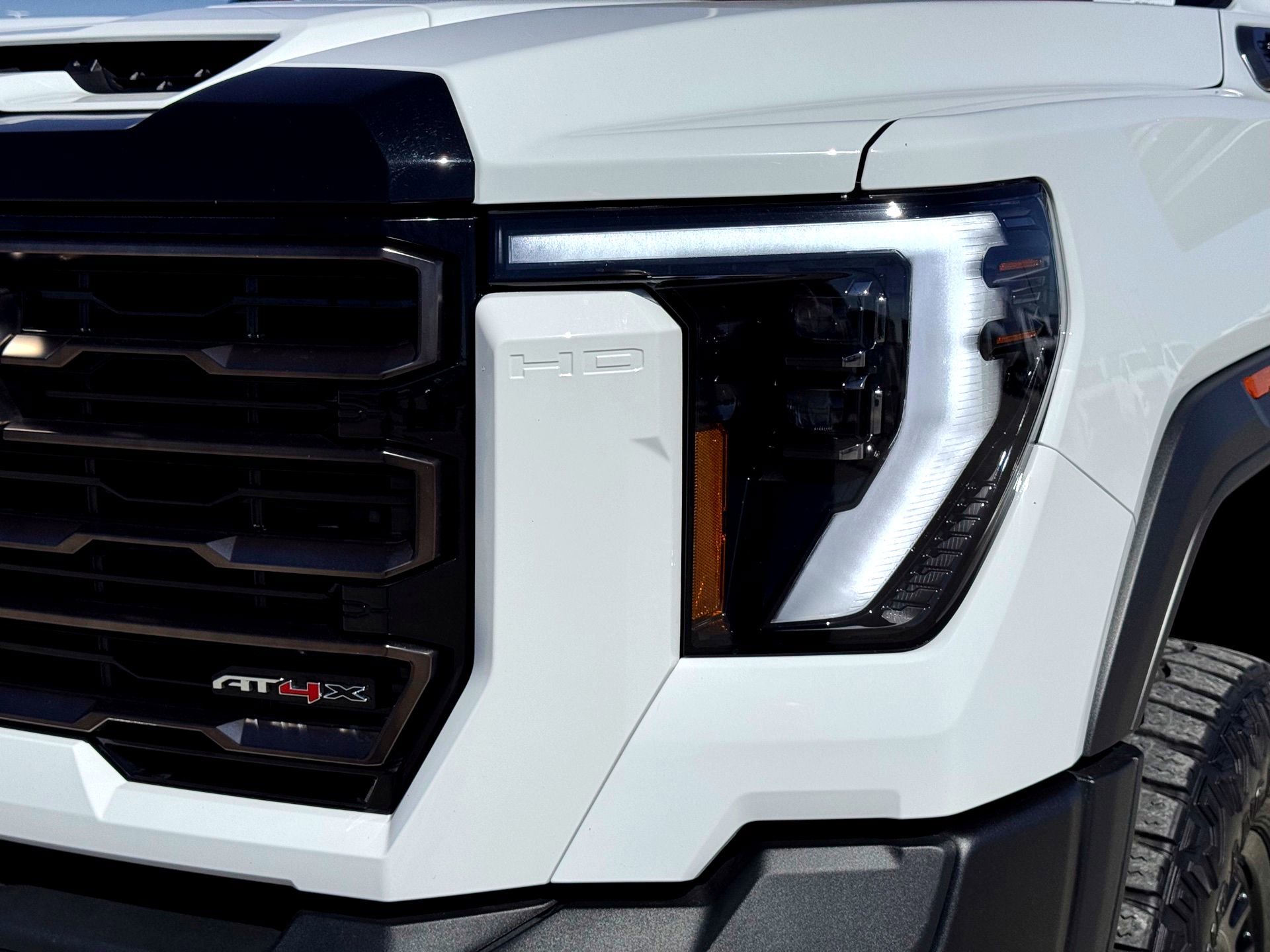 Used 2024 GMC Sierra 2500 AT4X w/ AT4X AEV Edition image 4