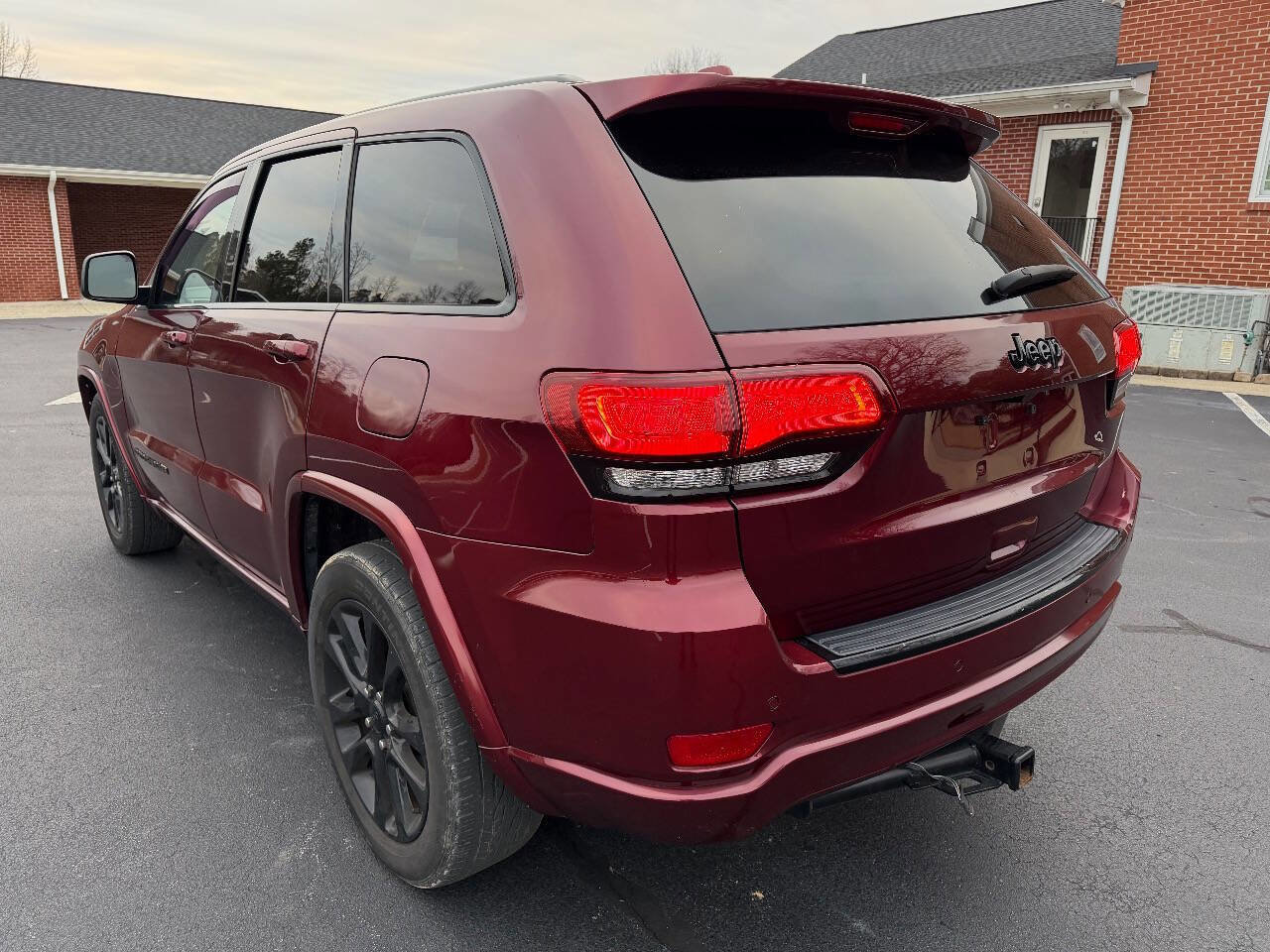 Used 2018 Jeep Grand Cherokee Altitude image 5