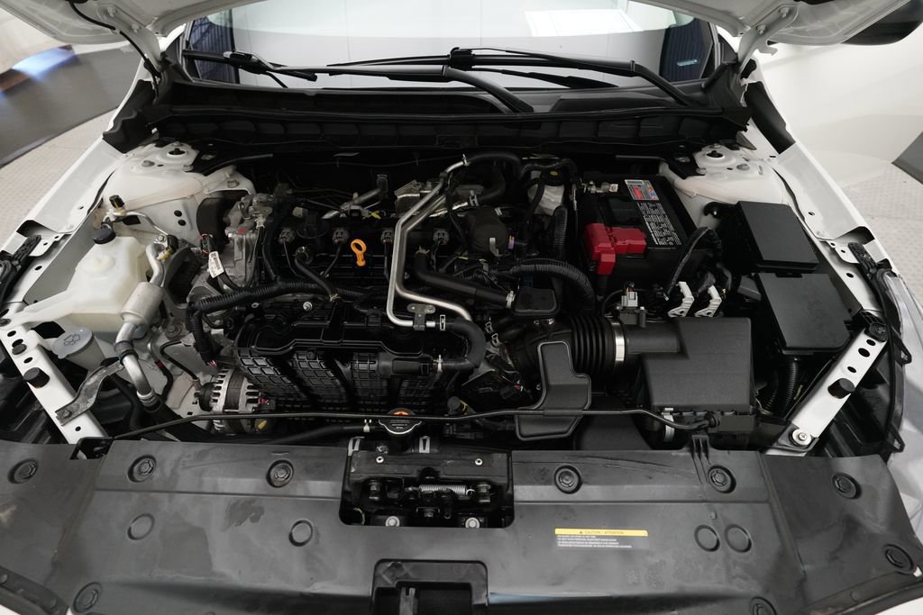 Used 2025 Nissan Altima 2.5 SV FWD image 3