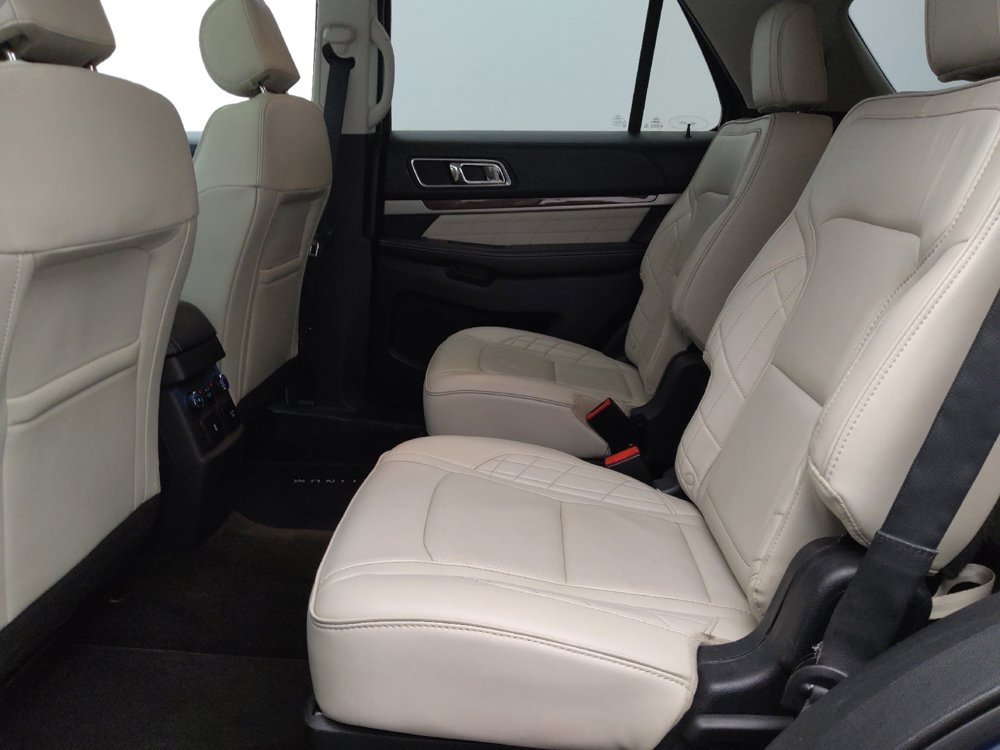 Used 2017 Ford Explorer Platinum image 18