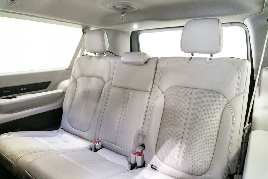 Certified 2024 Jeep Wagoneer L Series II w/ Flexible Seating Group AWD/4WD image 28