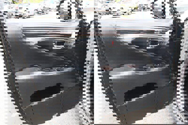 Used 2013 Lexus LS 460 w/ Comfort Pkg image 6