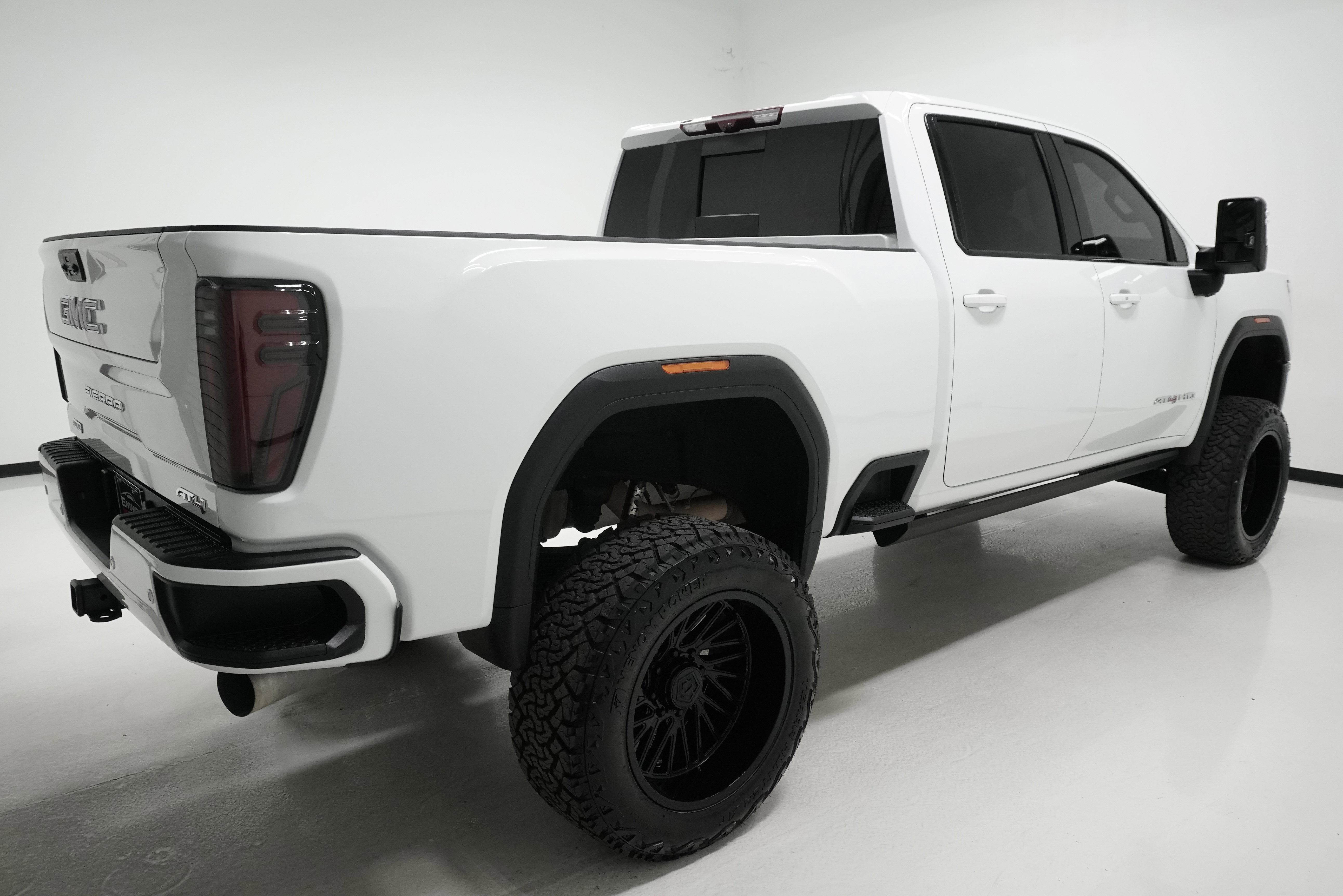 Used 2024 GMC Sierra 2500 AT4 w/ Technology Package image 3