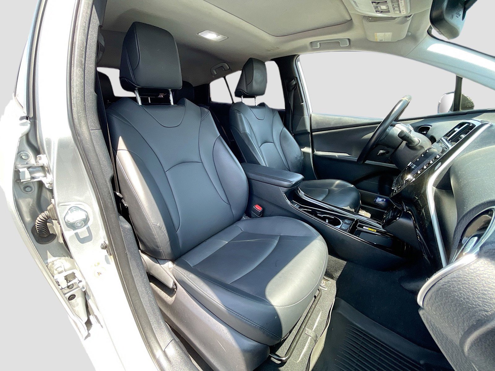 Used 2022 Toyota Prius XLE w/ Advanced Technology Package FWD image 17
