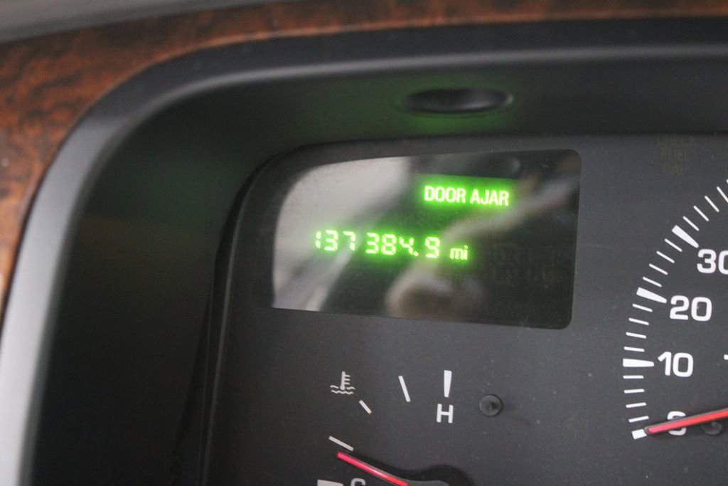 Used 2002 Lincoln Town Car Executive image 38