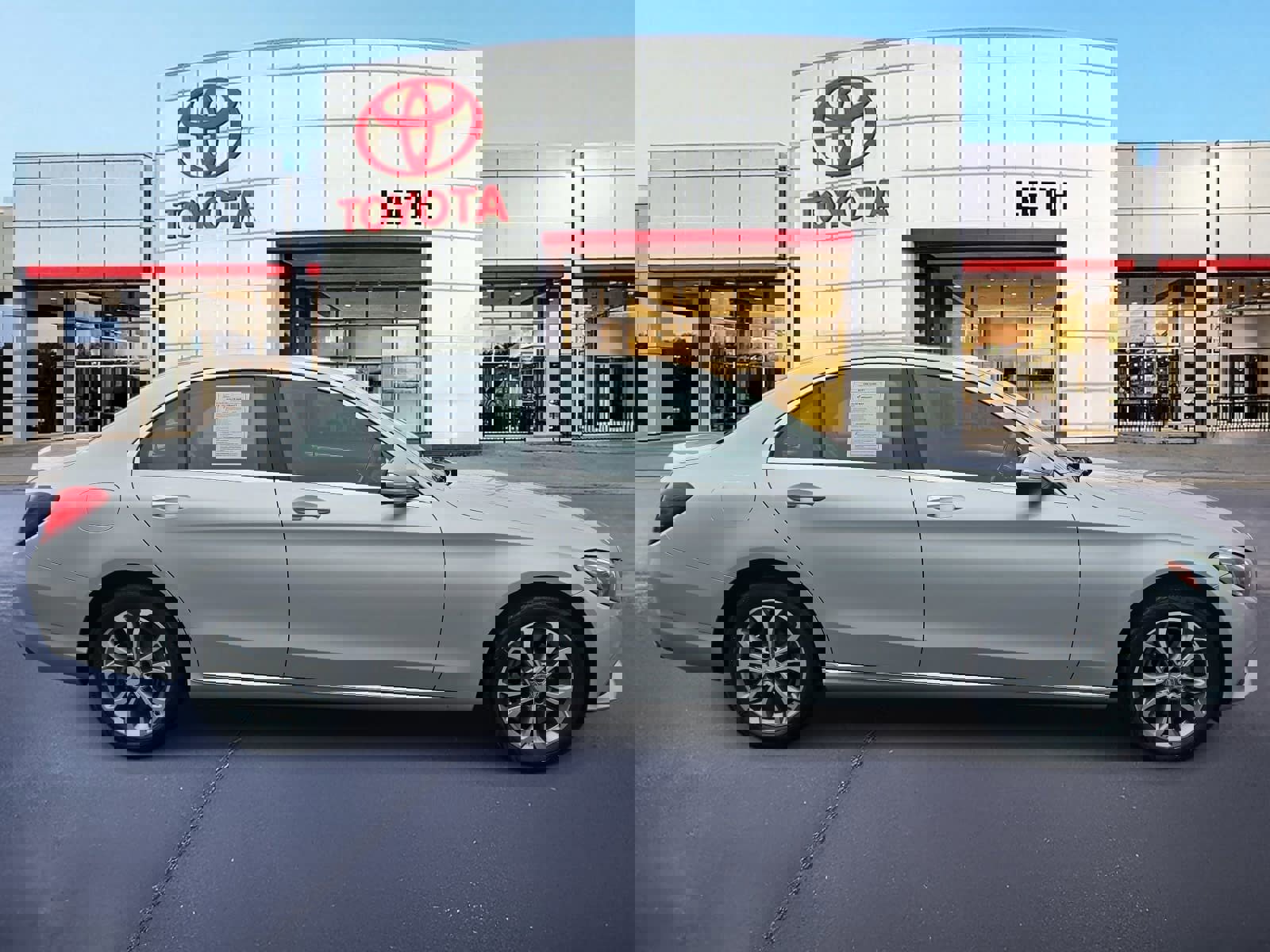 Used 2015 Mercedes-Benz C 300 4MATIC Sedan image 4