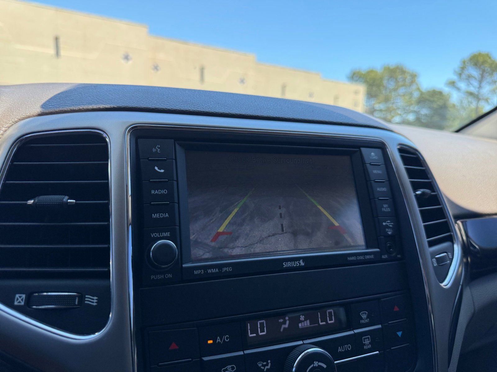 Used 2011 Jeep Grand Cherokee Laredo RWD image 24
