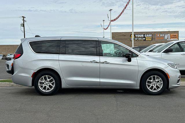 Certified 2024 Chrysler Pacifica Touring-L FWD image 6