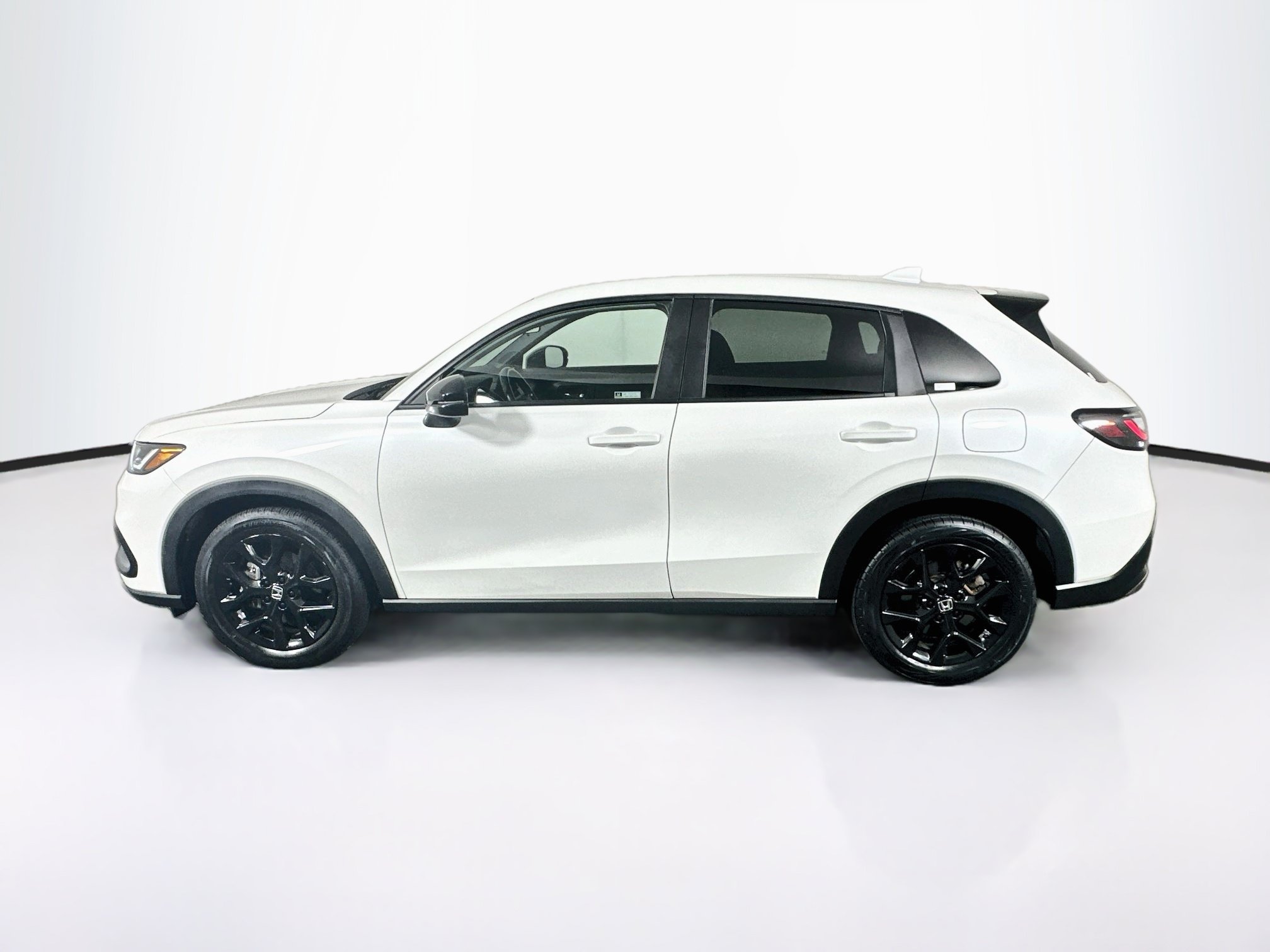 Used 2023 Honda HR-V Sport image 4