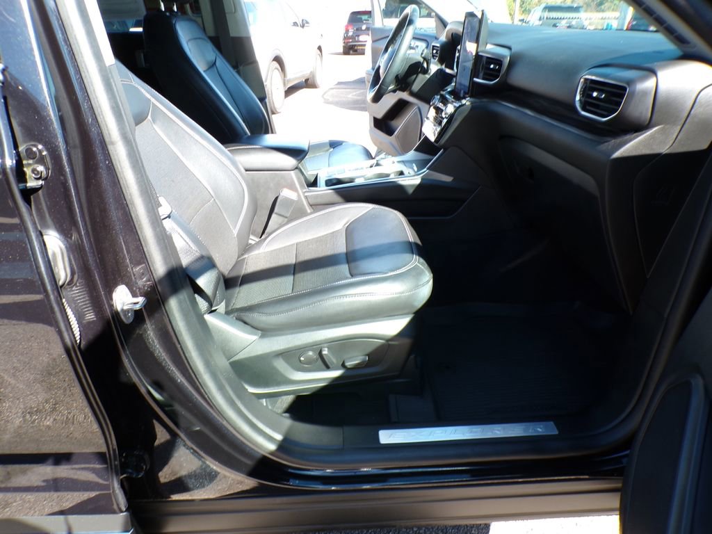 Used 2022 Ford Explorer Limited w/ Limited Technology Package image 25