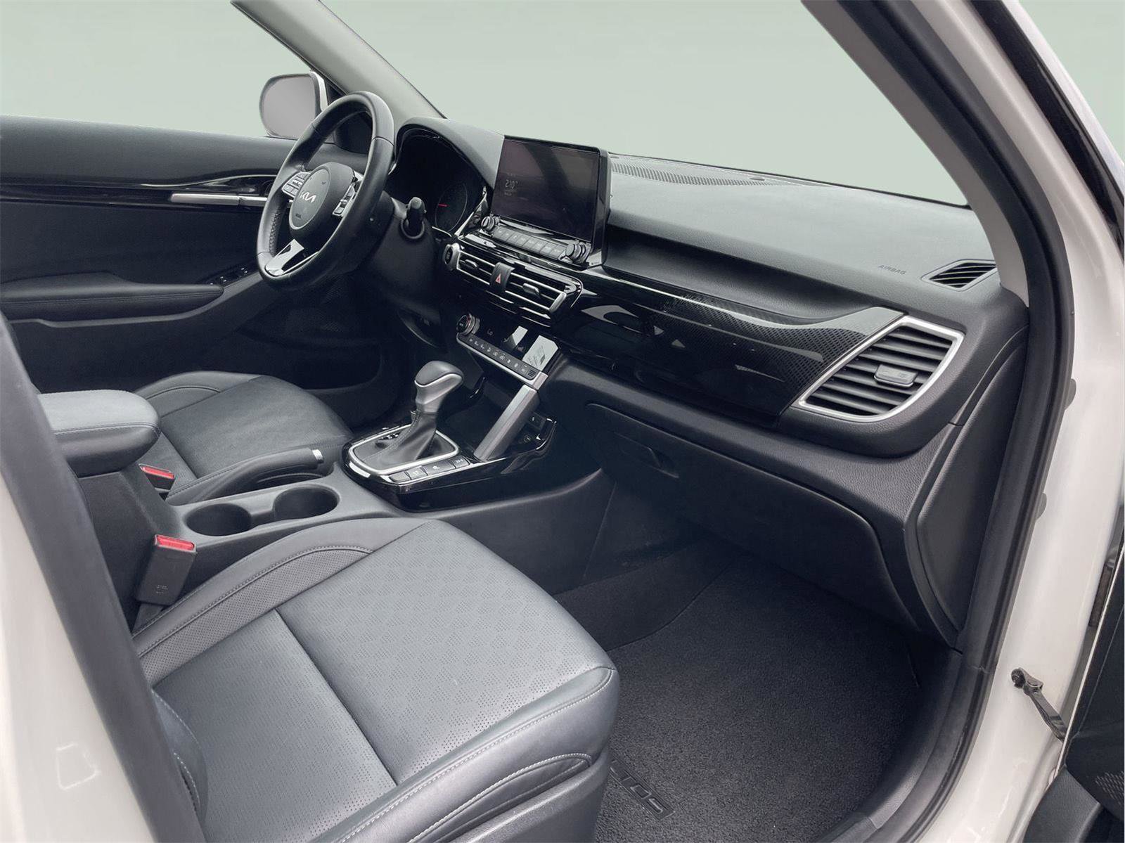 Used 2022 Kia Seltos EX image 19