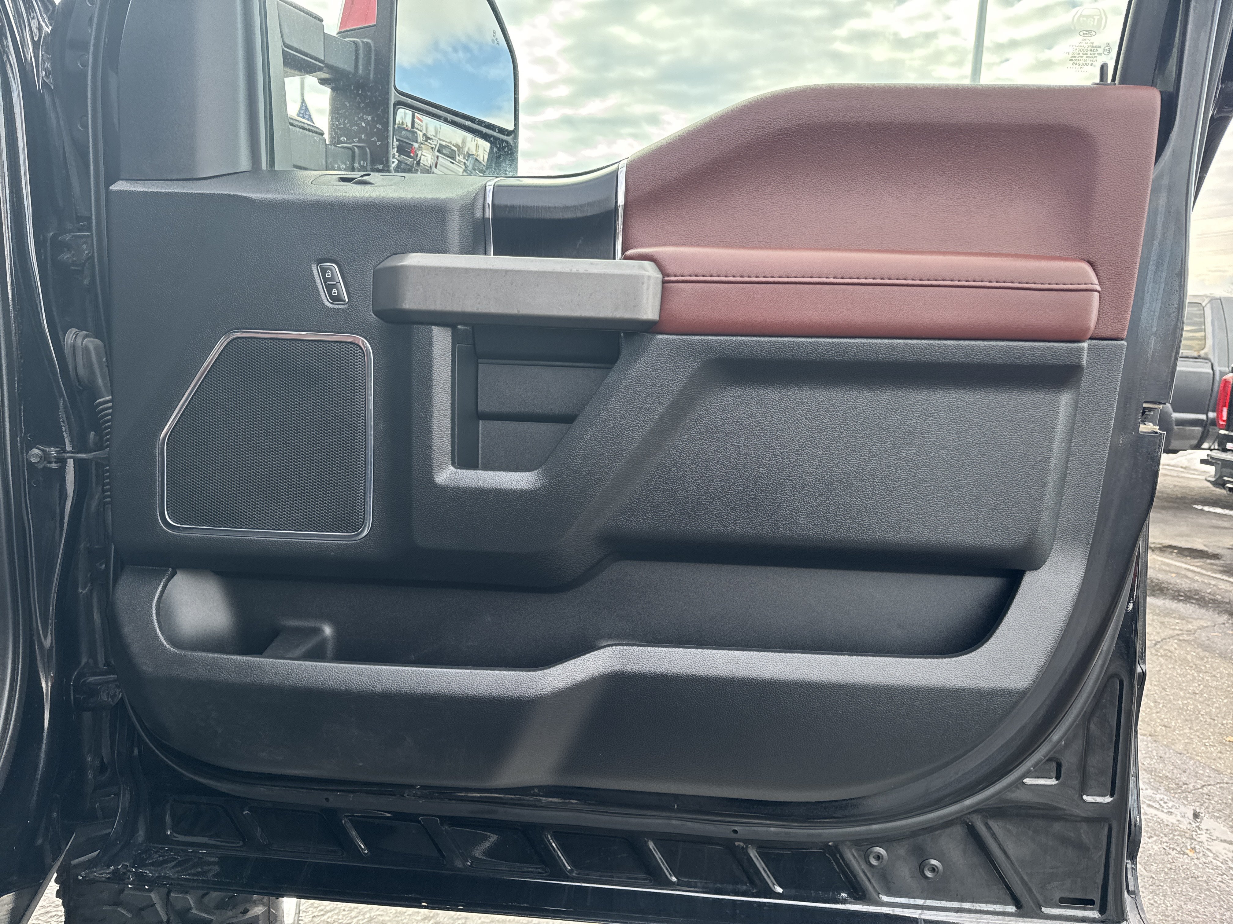 Used 2019 Ford F250 Platinum w/ Platinum Ultimate Package AWD/4WD image 27