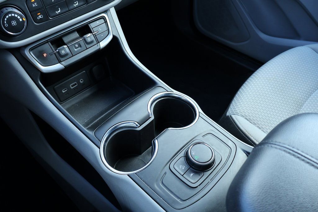 Used 2024 GMC Terrain SLE image 15