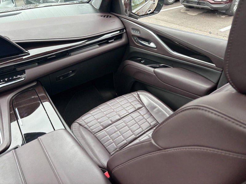 Used 2023 Cadillac Escalade Premium Luxury Platinum AWD/4WD image 14