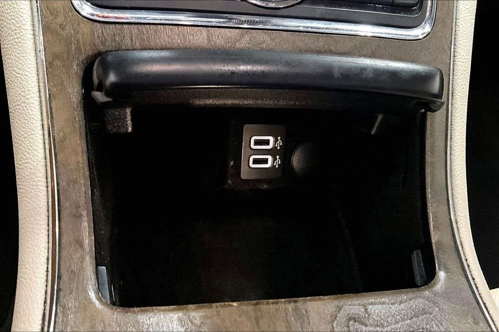 Used 2019 Lincoln Continental Select w/ Continental Climate Package image 16