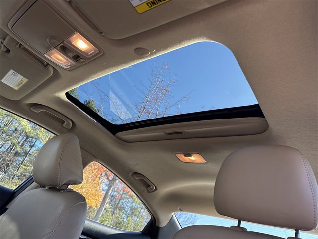 Used 2013 Hyundai Elantra Limited image 32