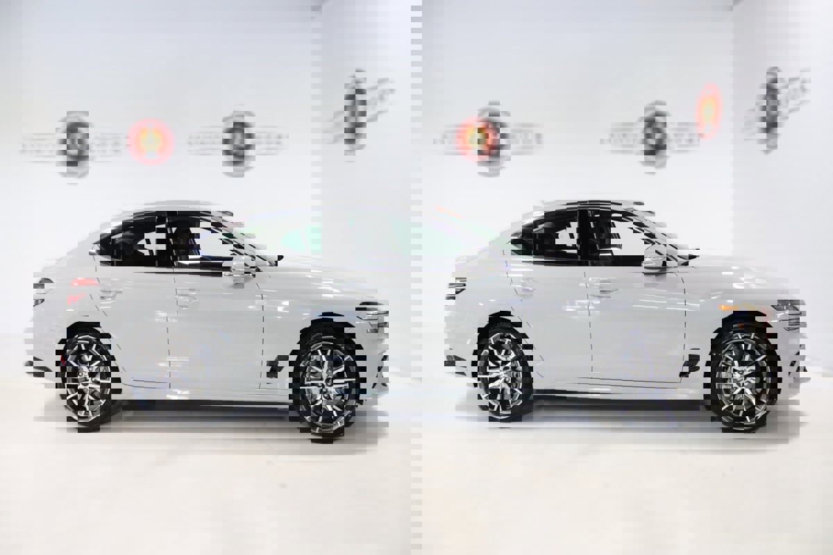 Used 2025 Genesis G70 2.5T image 5