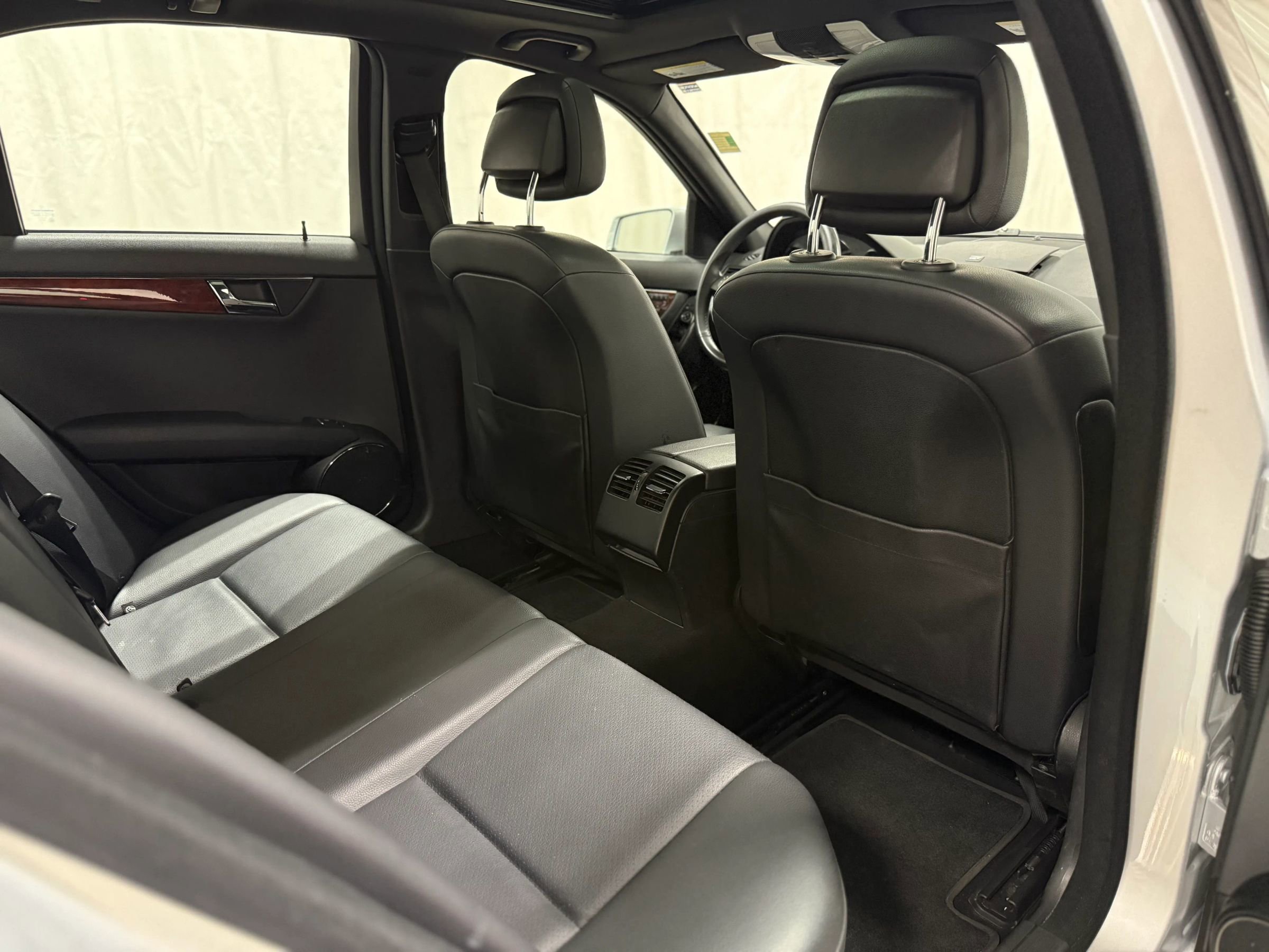 Used 2010 Mercedes-Benz C 300 Sedan image 32