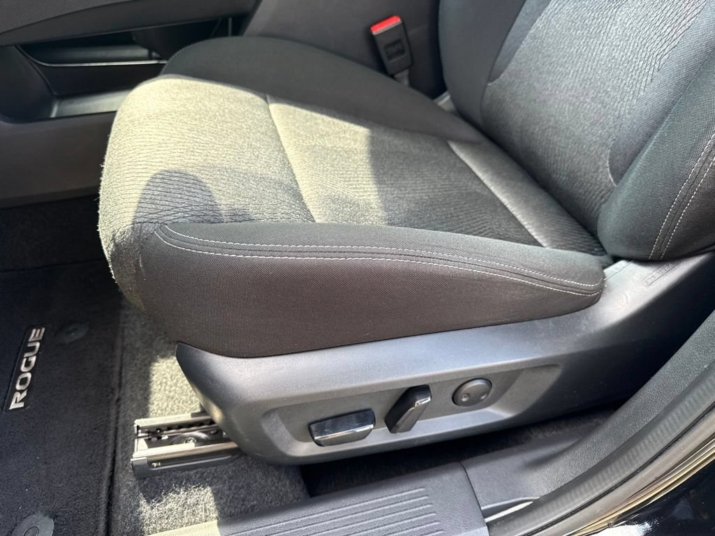 Certified 2025 Nissan Rogue SV FWD image 19