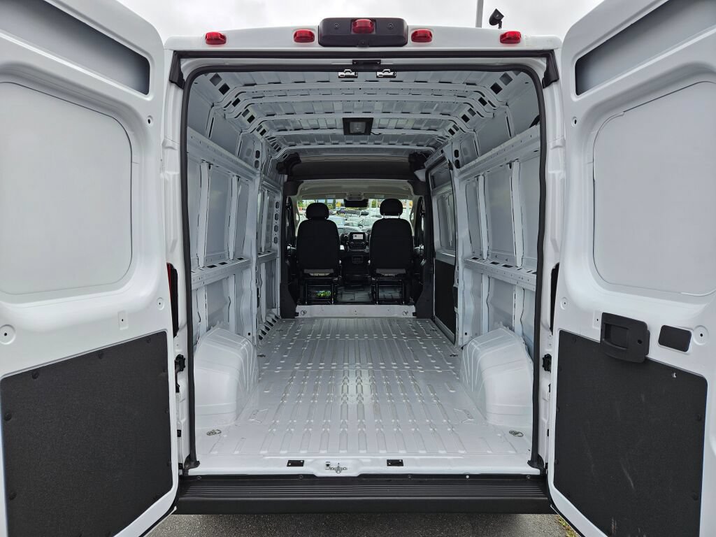 Used 2026 RAM ProMaster 2500 w/ Convenience Group FWD image 12