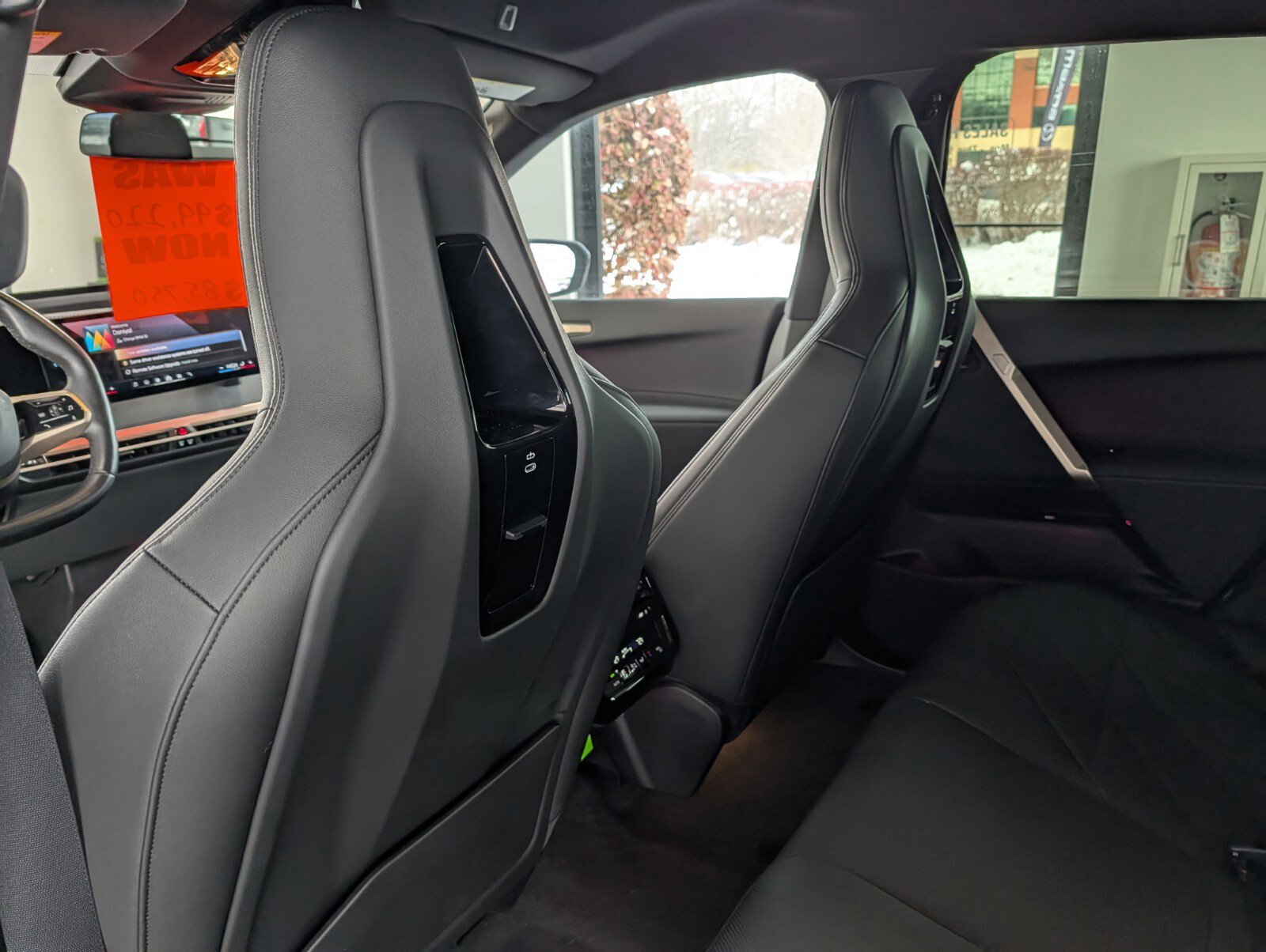 Used 2024 BMW iX xDrive50 w/ Premium Package image 10