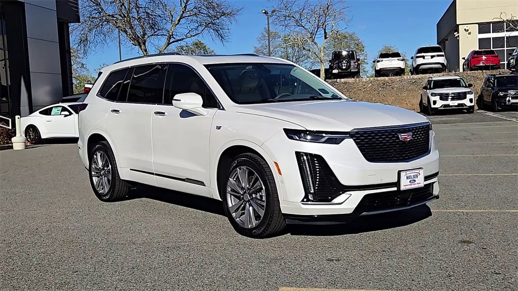 Used 2024 Cadillac XT6 Premium Luxury w/ Technology Package image 5