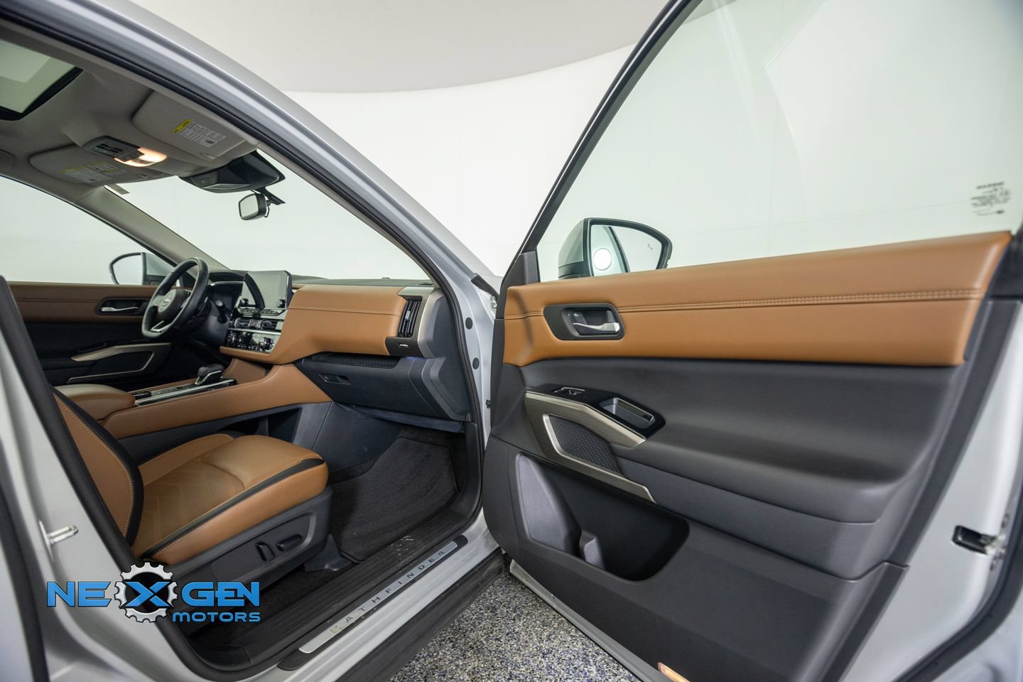 Used 2022 Nissan Pathfinder Platinum AWD/4WD image 41