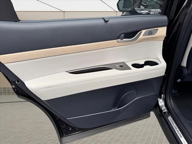 Used 2023 Hyundai Palisade Limited FWD image 19