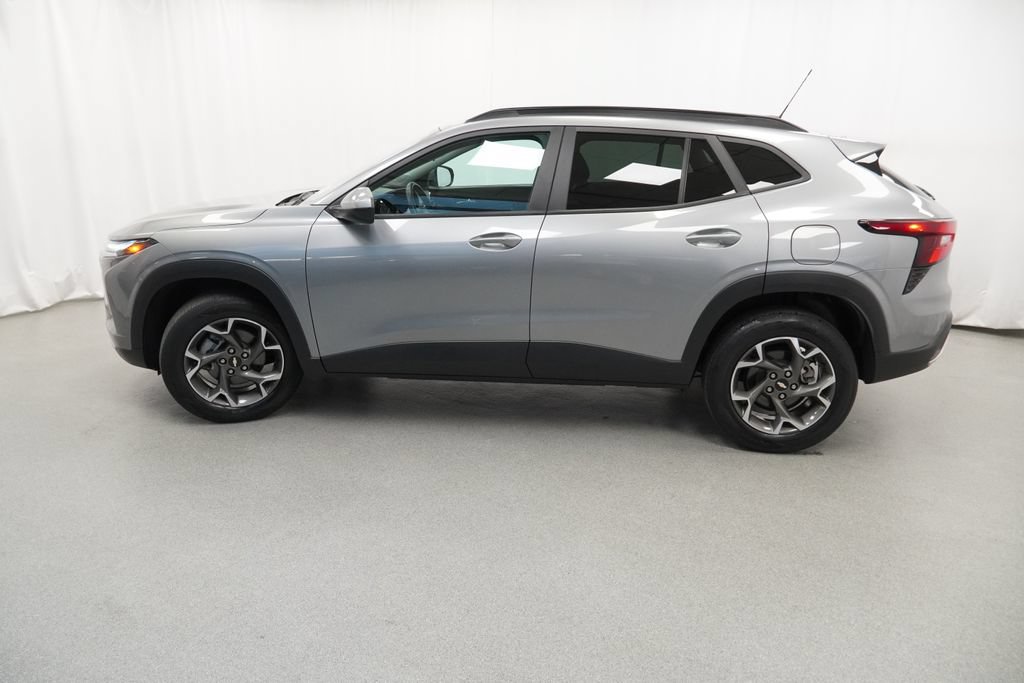 Used 2024 Chevrolet Trax LT w/ Driver Confidence Package FWD image 39