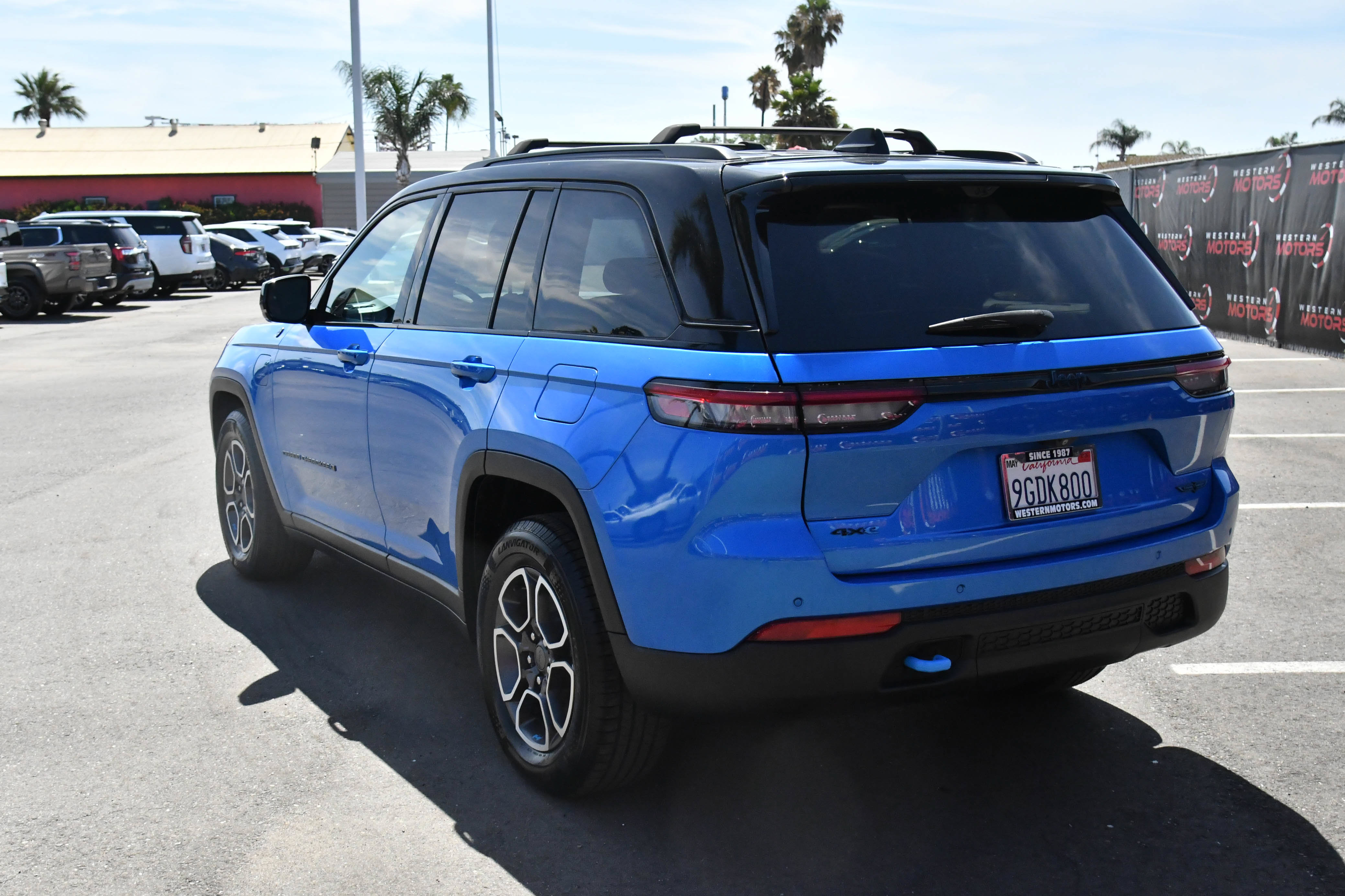 Used 2023 Jeep Grand Cherokee Trailhawk w/ Advanced Protech Group II AWD/4WD image 6
