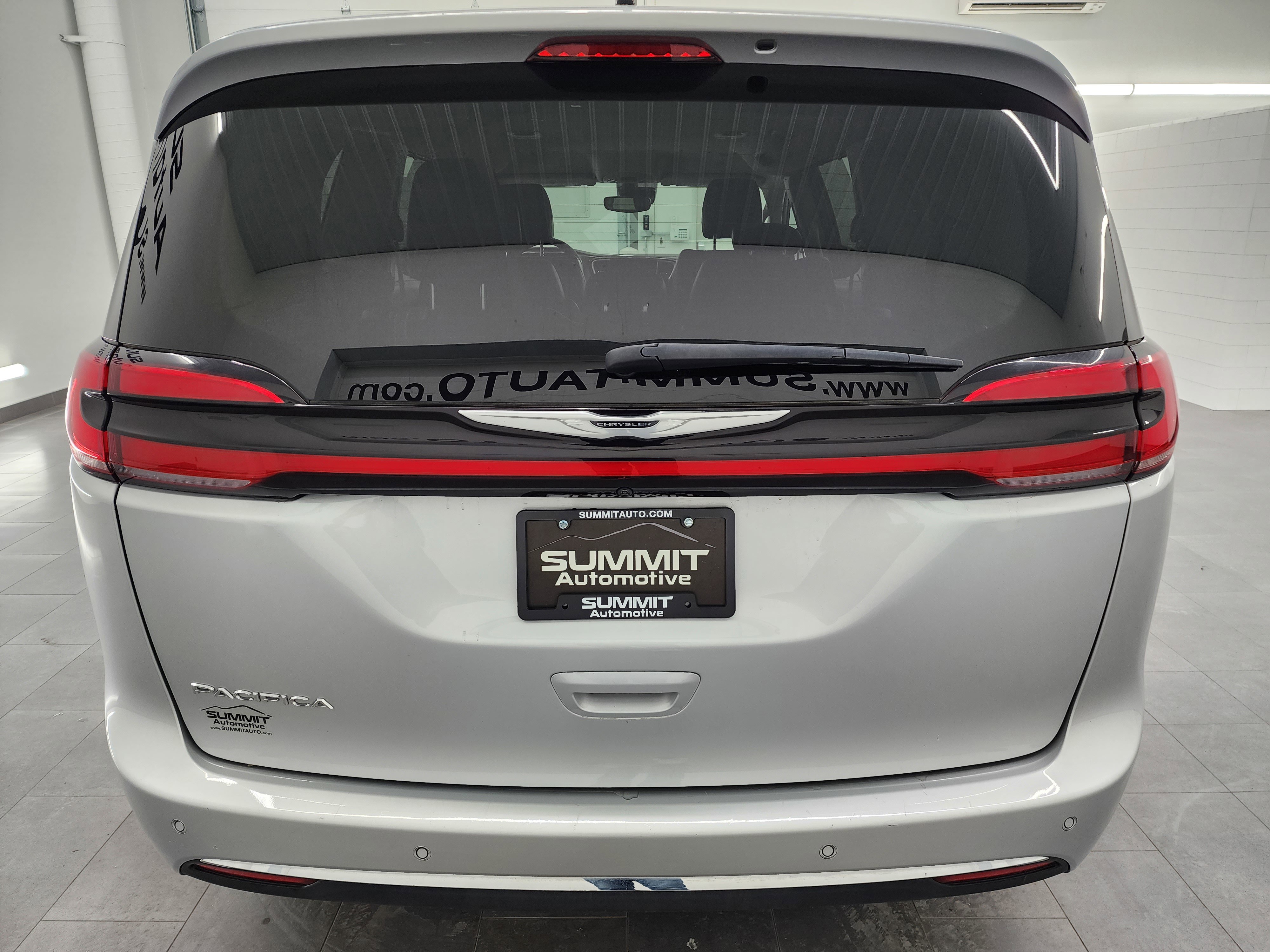 Used 2024 Chrysler Pacifica Touring-L image 28