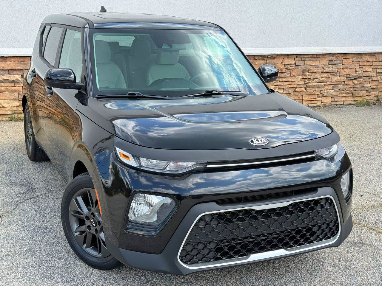 Used 2021 Kia Soul EX FWD image 2