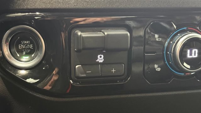 Used 2025 GMC Sierra 1500 SLT AWD/4WD image 39
